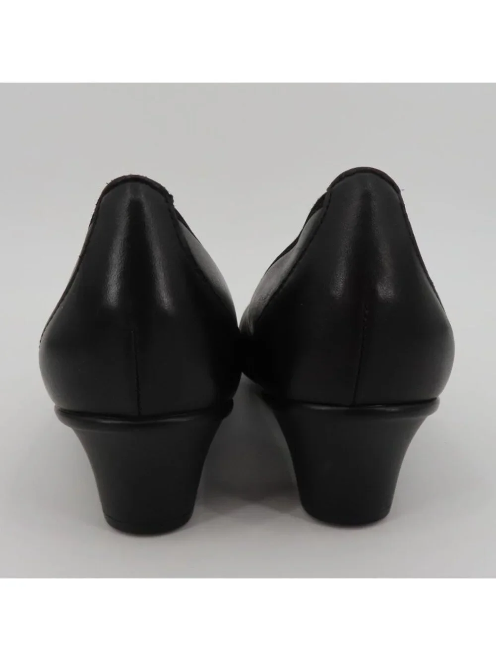 SAS MILANO Women 8.5 M Black Leather Round Toe Heels Pumps Shoes Made in USA